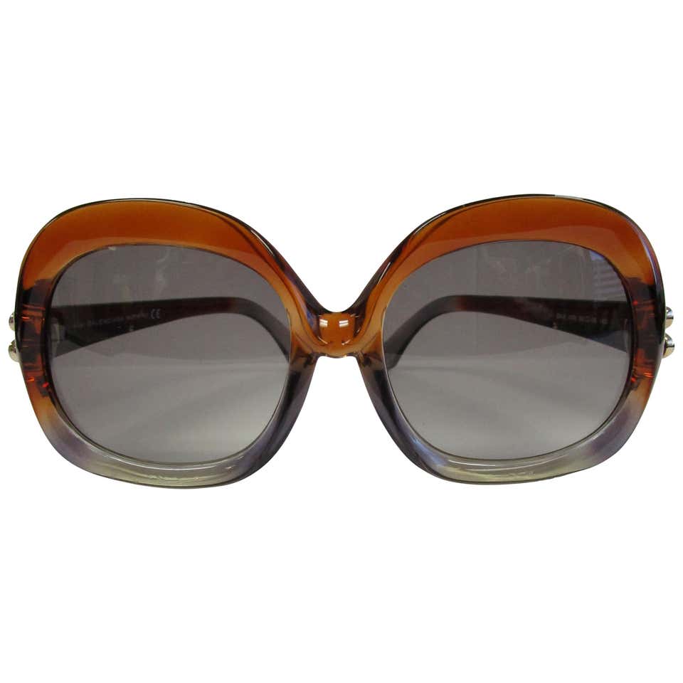 Contemporary Brown And Over-Sized Sunglasses MRS Couture