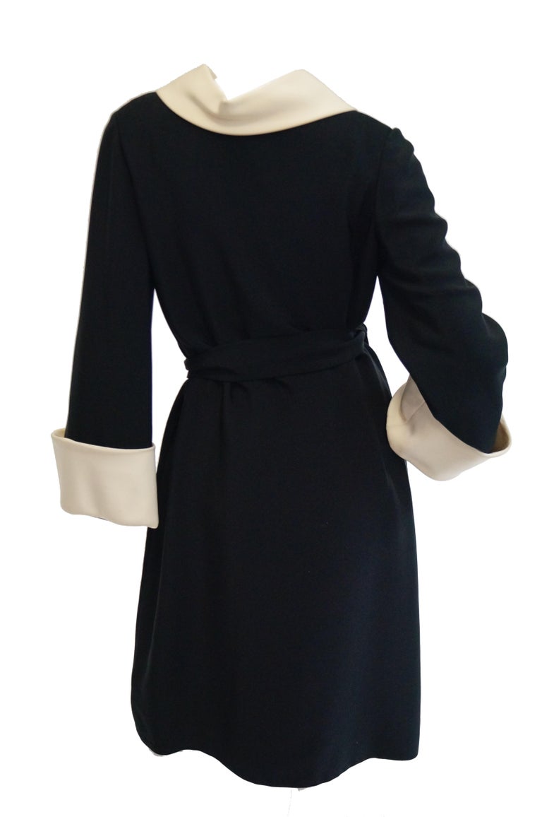 1960s Norman Norell Black and Cream Contrast Silk Shift Dress - MRS Couture 1960s Norman Norell Black and Cream Contrast Silk Shift Dress - MRS Couture