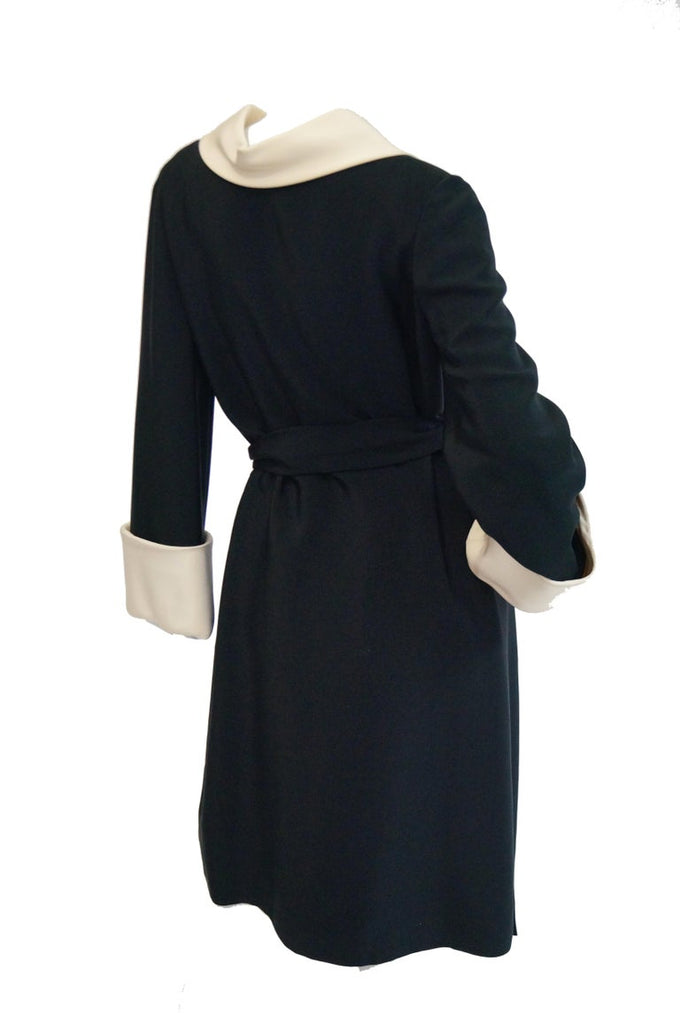 1960s Norman Norell Black and Cream Contrast Silk Shift Dress