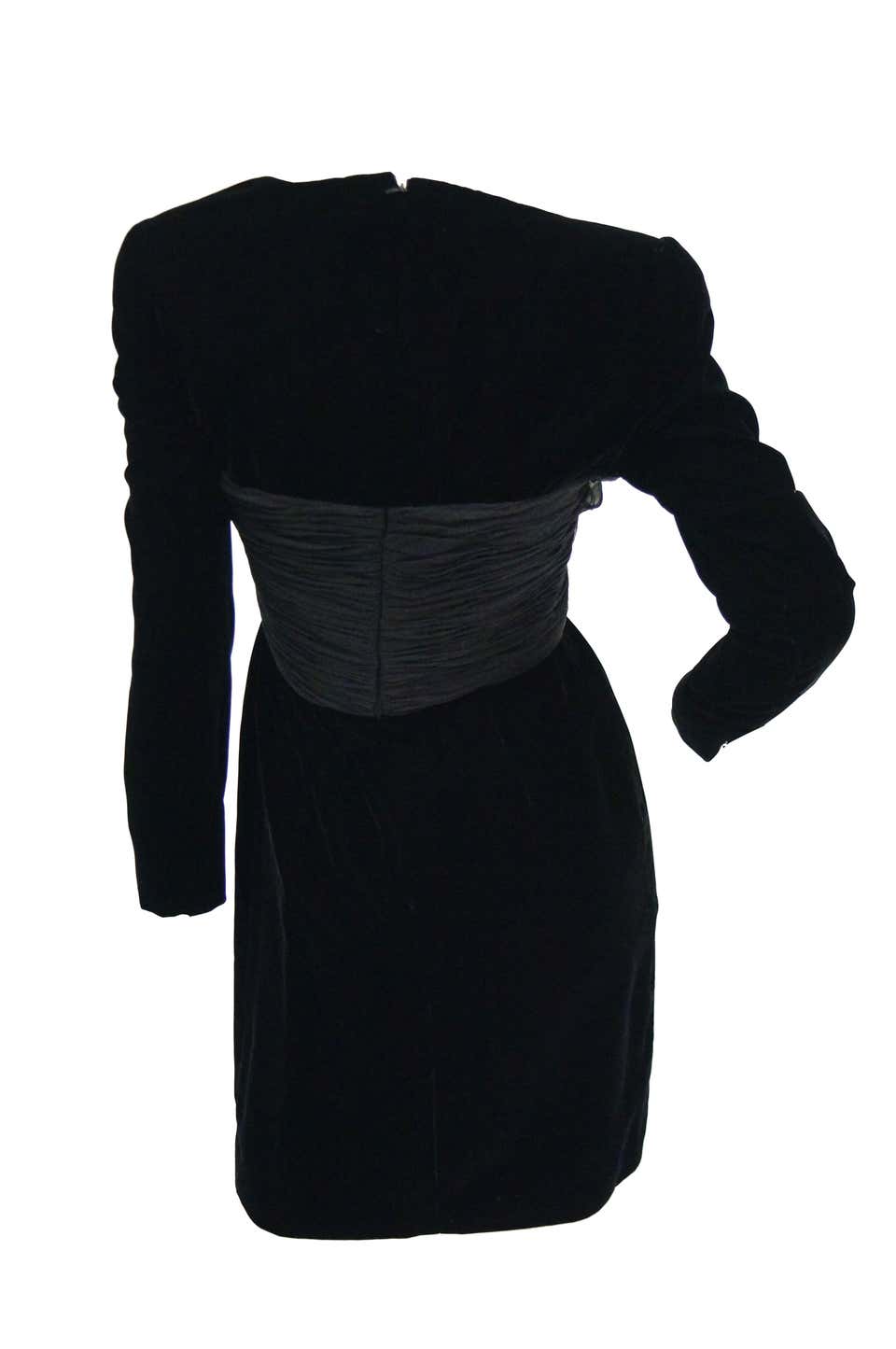 1980s Oscar De La Renta Black Velvet Cocktail Dress with / Ruched Deta - MRS Couture 1980s Oscar De La Renta Black Velvet Cocktail Dress with / Ruched Deta - MRS Couture