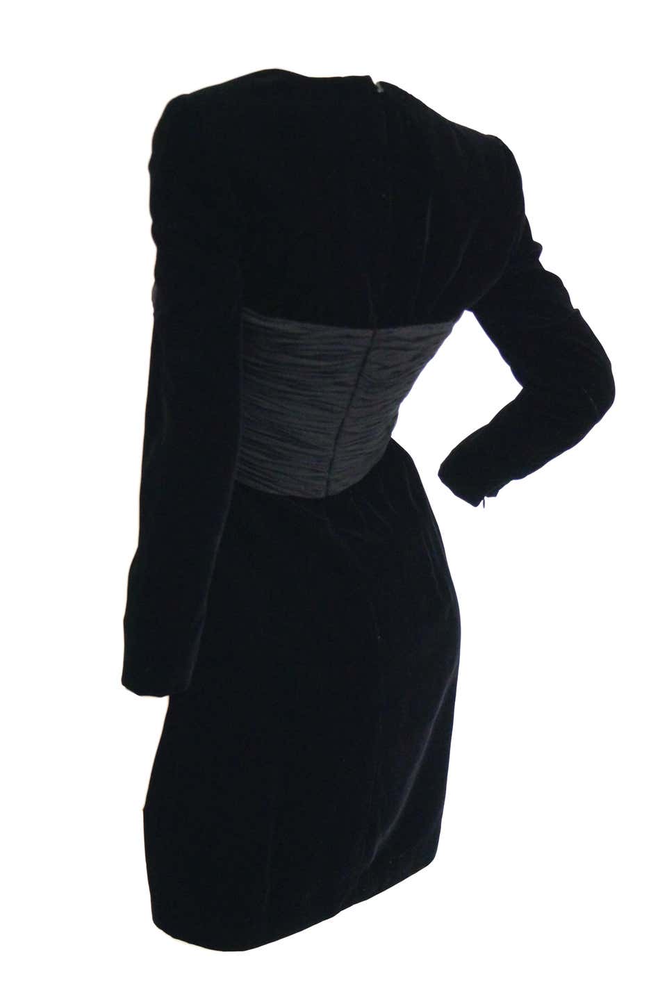 1980s Oscar De La Renta Black Velvet Cocktail Dress with / Ruched Deta - MRS Couture 1980s Oscar De La Renta Black Velvet Cocktail Dress with / Ruched Deta - MRS Couture