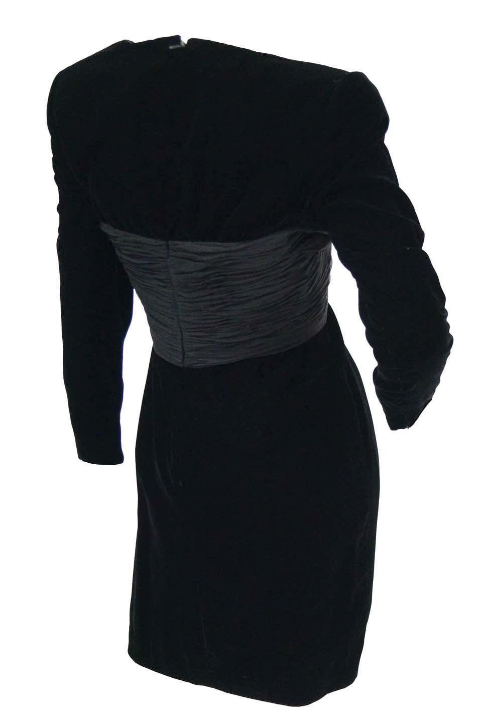 1980s Oscar De La Renta Black Velvet Cocktail Dress with / Ruched Deta - MRS Couture 1980s Oscar De La Renta Black Velvet Cocktail Dress with / Ruched Deta - MRS Couture