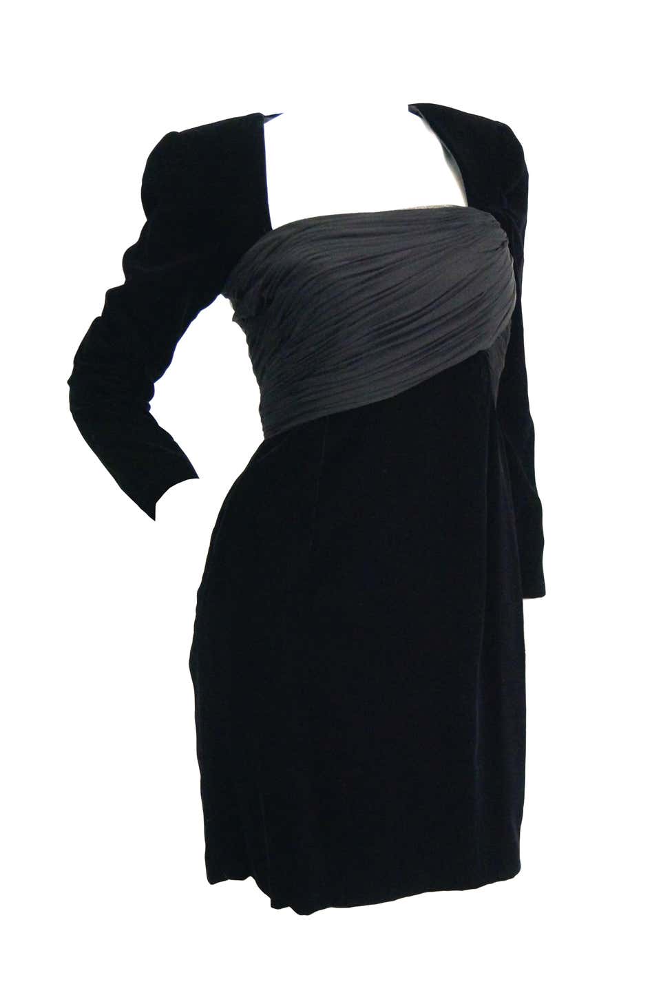 1980s Oscar De La Renta Black Velvet Cocktail Dress with / Ruched Deta - MRS Couture 1980s Oscar De La Renta Black Velvet Cocktail Dress with / Ruched Deta - MRS Couture