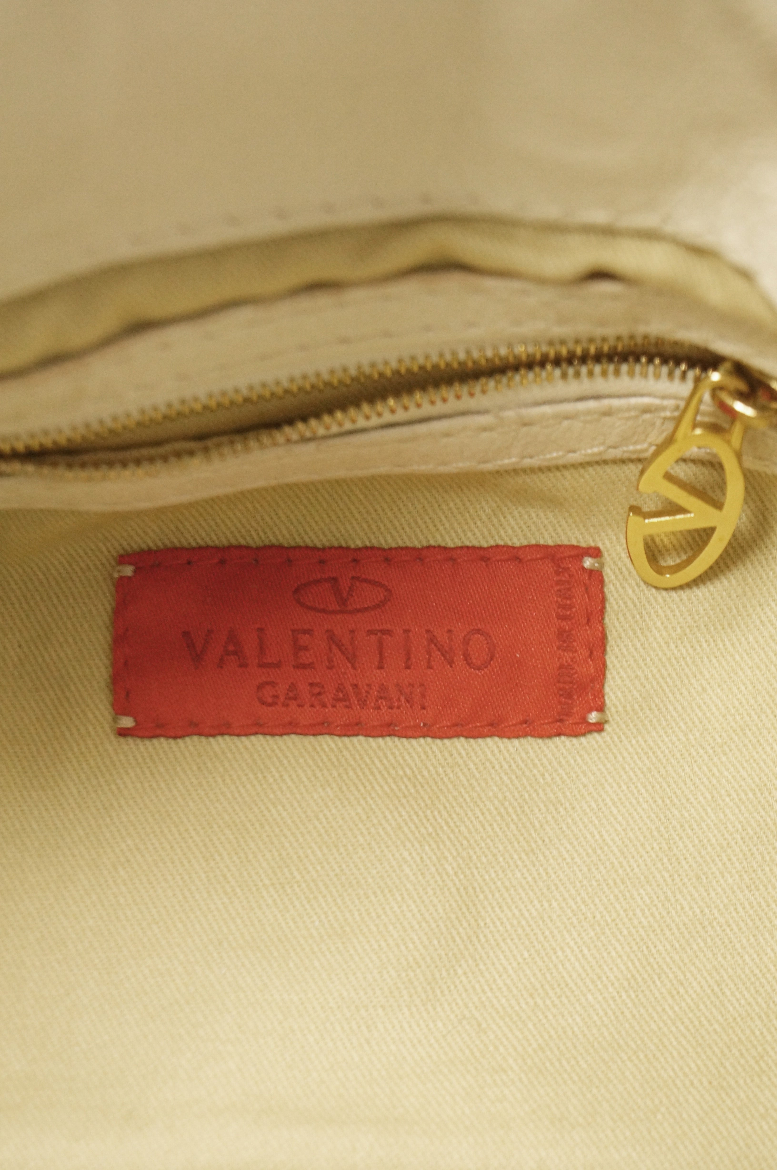 Valentino White Leather Vring Shoulder Bag at 1stDibs  white valentino bag,  valentino white bag, valentino white leather bag