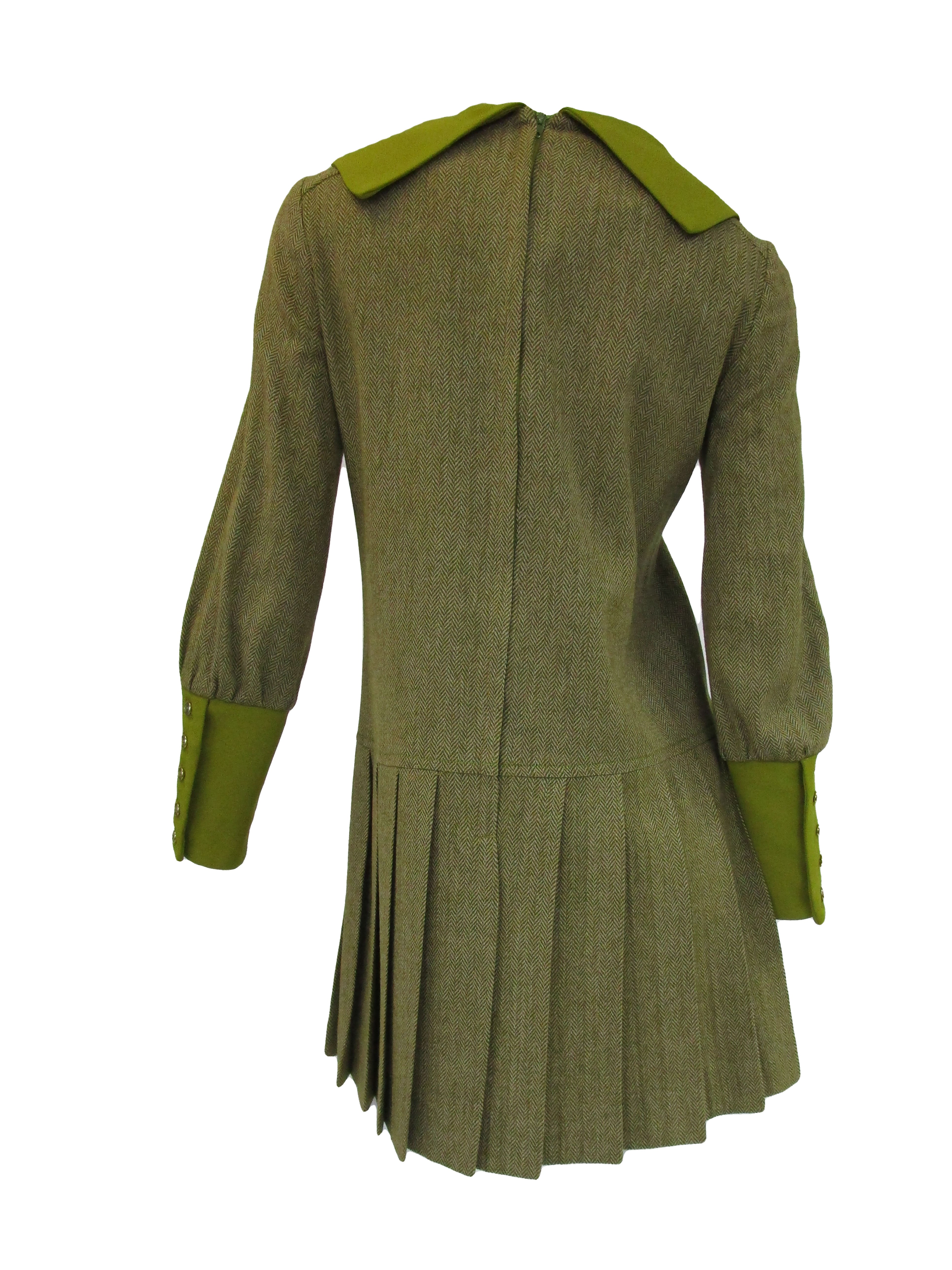 1970s Green Wool Dress With Detachable Neck Tie 1970s Green Wool Dress With Detachable Neck Tie