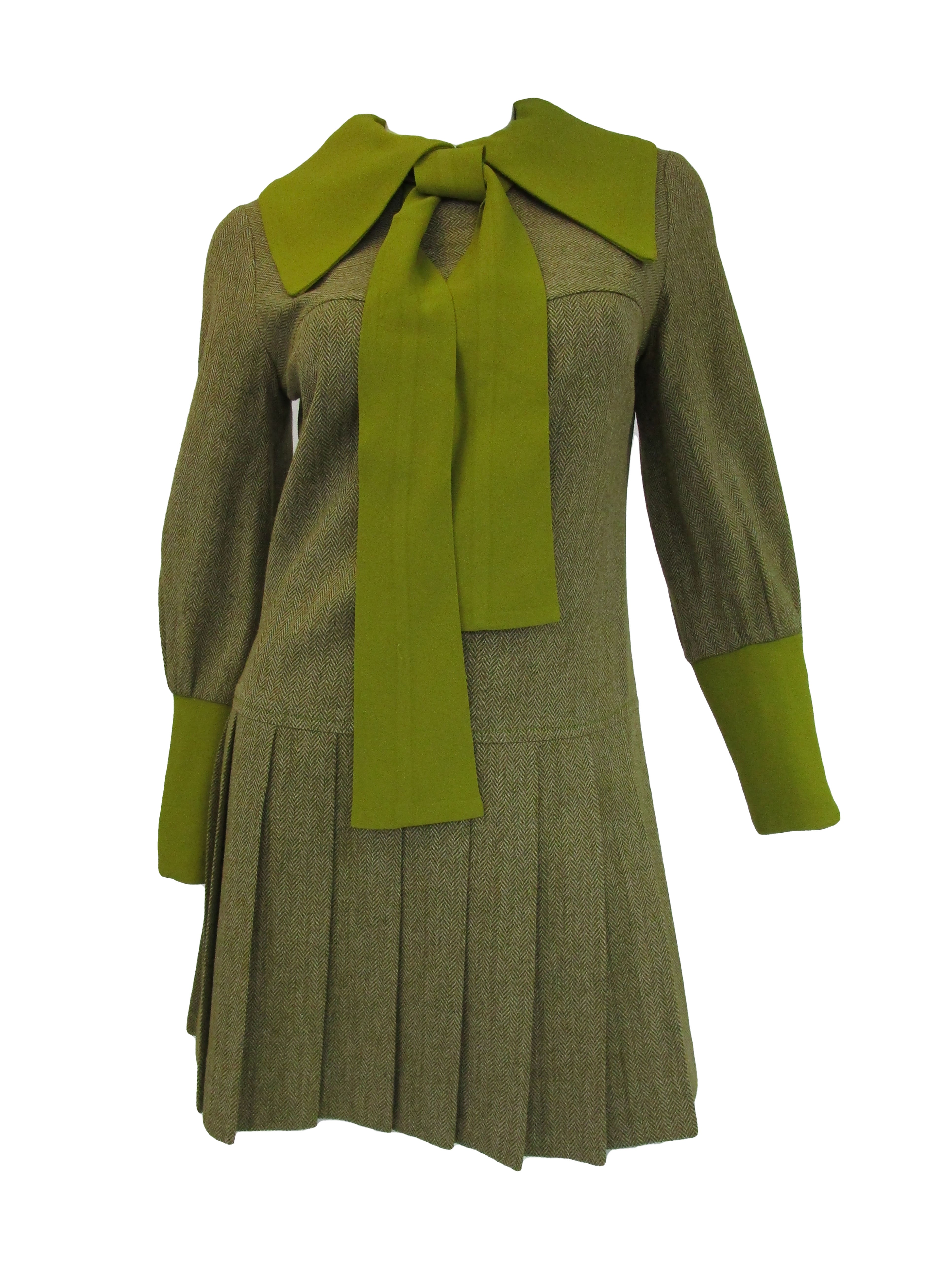 1970s Green Wool Dress With Detachable Neck Tie 1970s Green Wool Dress With Detachable Neck Tie