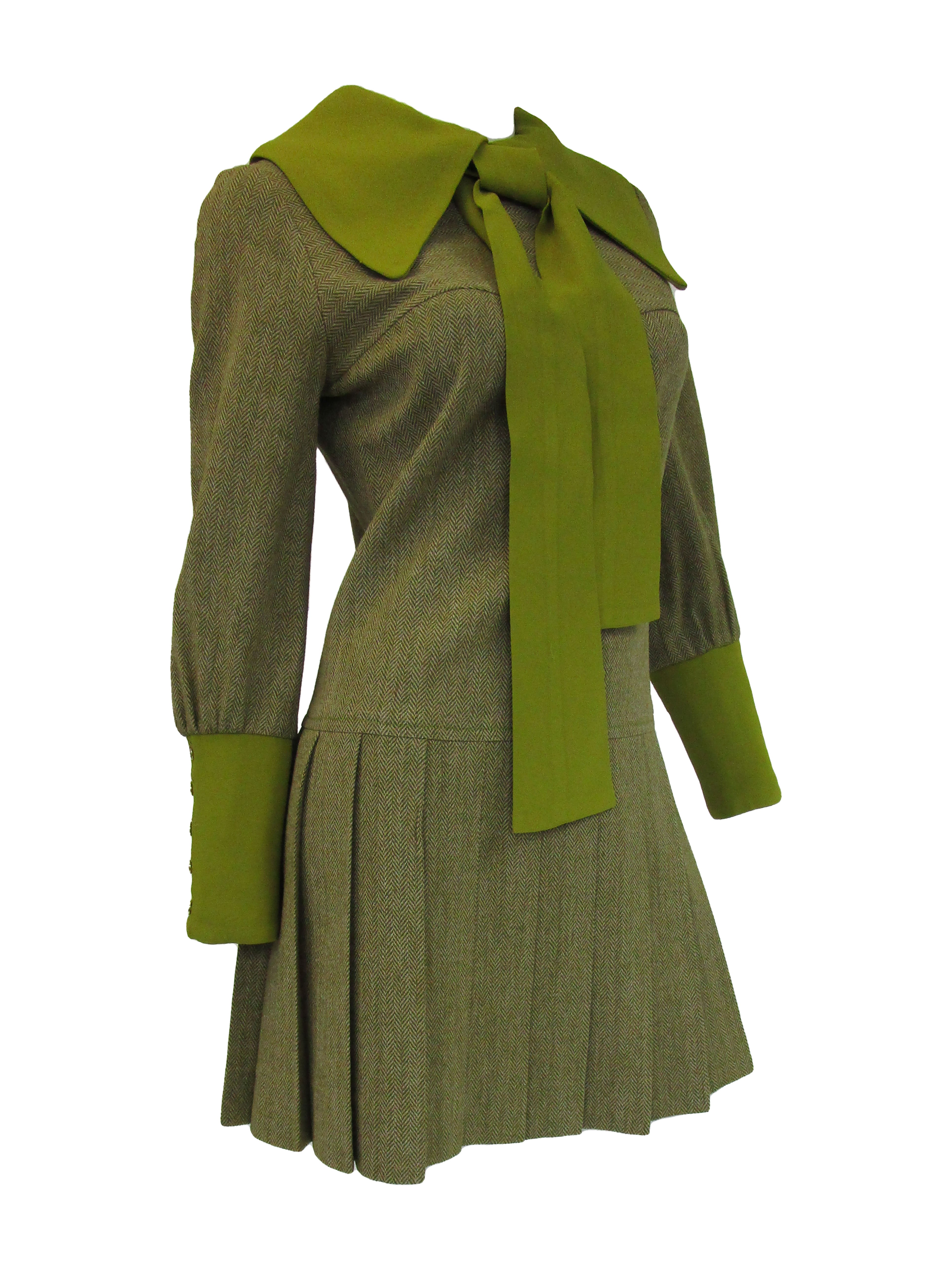1970s Green Wool Dress With Detachable Neck Tie 1970s Green Wool Dress With Detachable Neck Tie