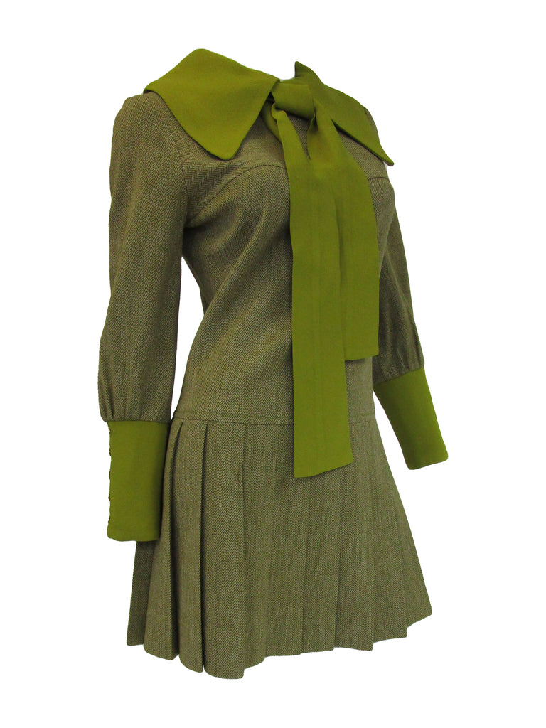 1970s Green Wool Dress With Detachable Neck Tie