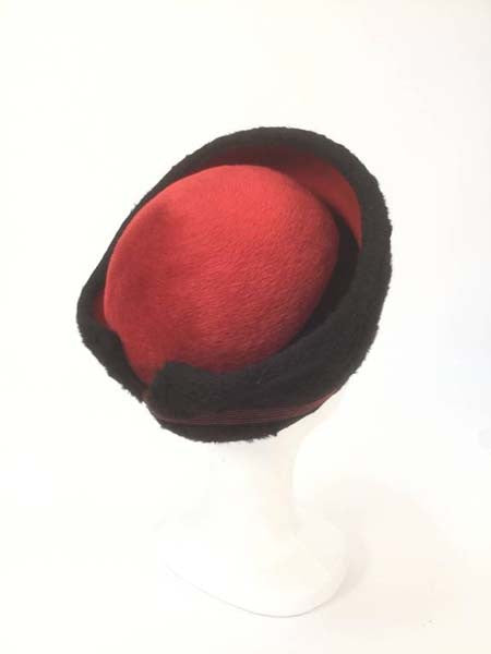 1950s Elsa Schiaparelli Red and Black Felt Eastern Hat